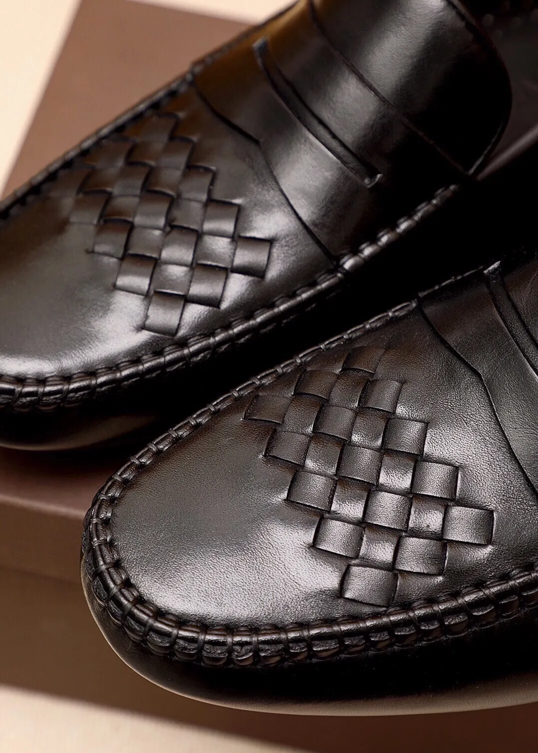 Men's shoes 💰: 500 💰💐 BV men's slip-on shoes® [BOTTEGA VENETA] official website counter new model, one-to-one mold opening ⚠Italian calfskin ➕embossed ➕cow 🐂 leather lining. Driving slip-ons, available at counters, sizes 38～44 (45🉑️customized)